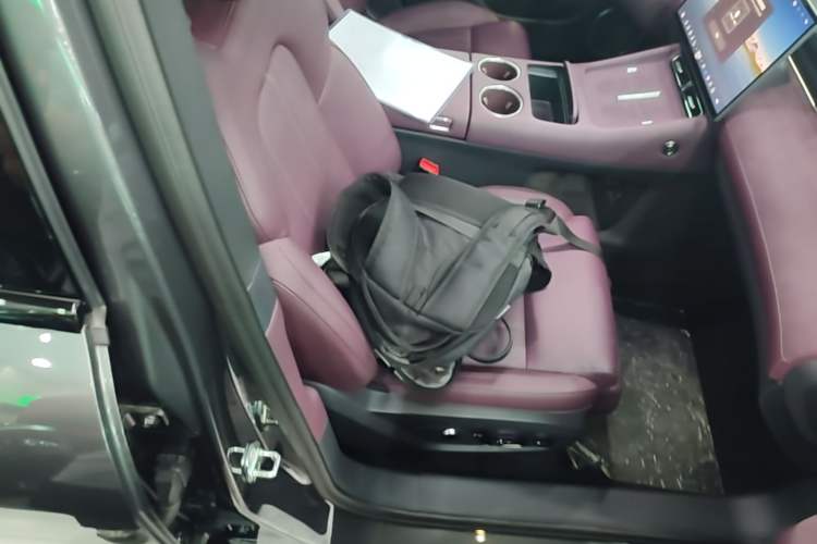 Used VOYAH FREE 2025 Model FREE+ Four-Wheel-Drive Qiankun Edition Right Front Seat