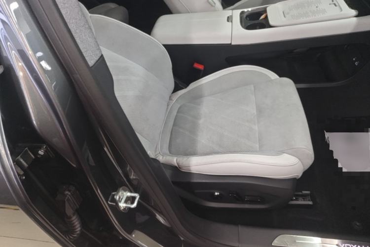 Used VOYAH FREE 2025 318 259 km All-Wheel-Drive Exploration Edition Right Front Seat