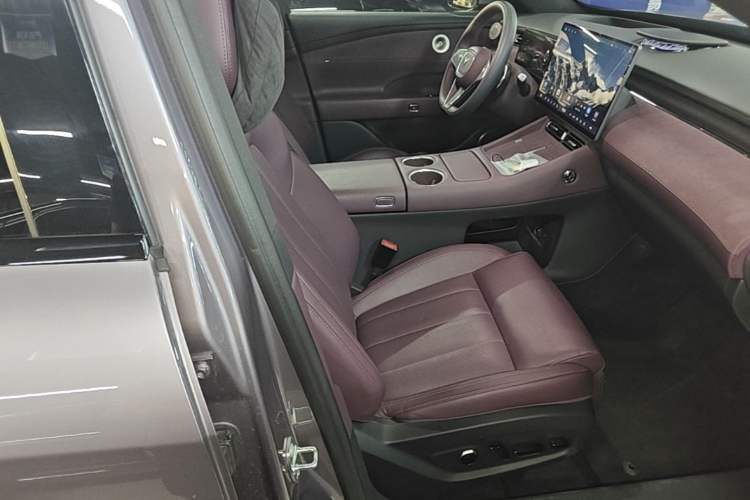 Used VOYAH FREE 2025 Model FREE+ Four-Wheel-Drive Qiankun Edition Right Front Seat