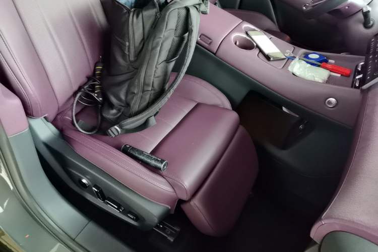 Used VOYAH FREE 2025 Model FREE+ Rear-Drive Qiankun Edition Right Front Seat