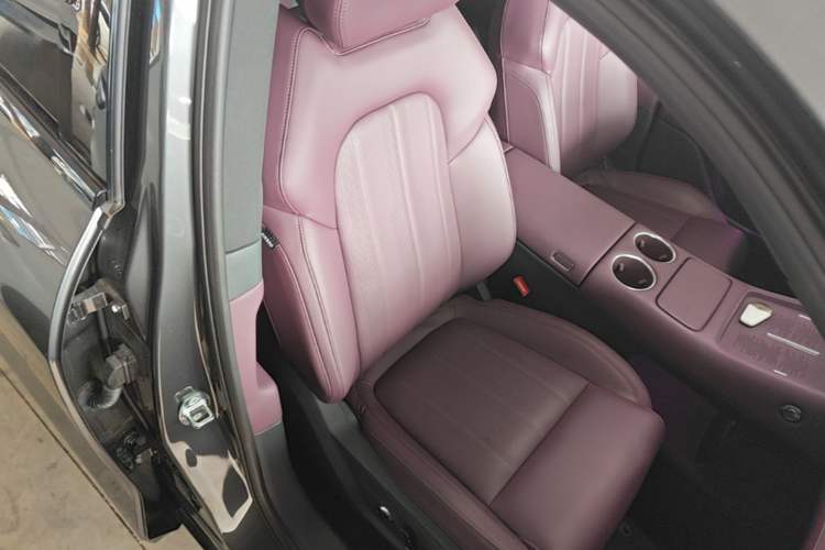 Used VOYAH FREE 2025 Model FREE+ Rear-Drive Qiankun Edition Right Front Seat