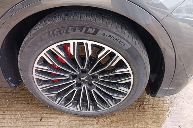 Used VOYAH FREE 2025 Model FREE+ Four-Wheel-Drive Qiankun Edition Right Front Wheel Hub