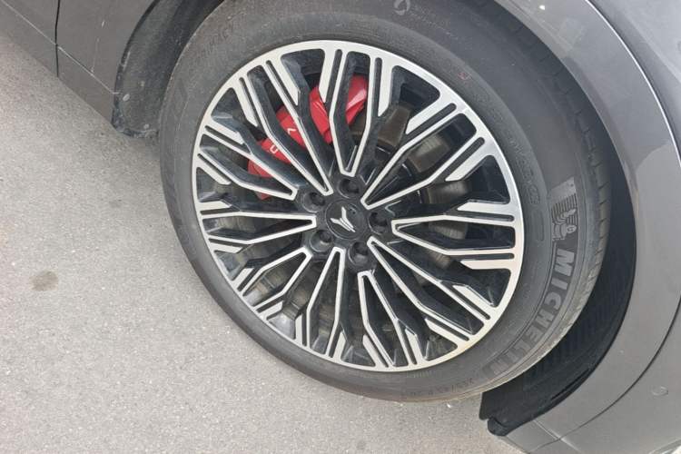 Used VOYAH FREE 2025 Model FREE+ Four-Wheel-Drive Qiankun Edition Right Front Wheel Hub