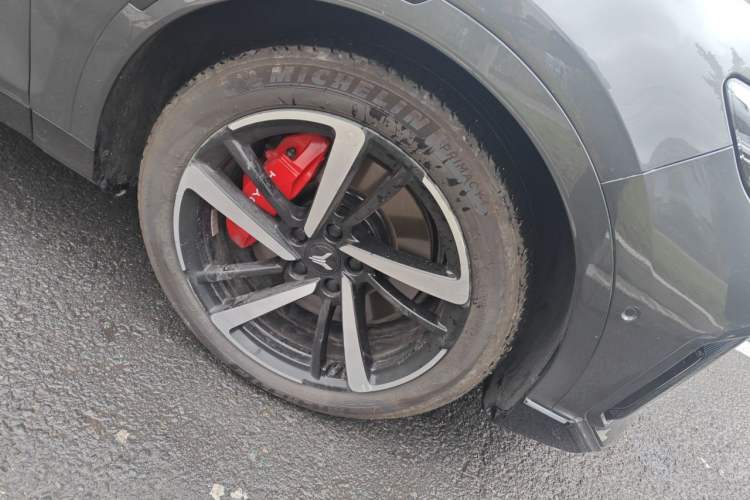 Used VOYAH FREE 2025 318 259 km All-Wheel-Drive Exploration Edition Right Front Wheel Hub