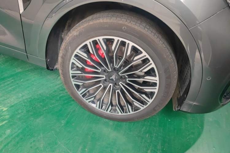Used VOYAH FREE 2025 Model FREE+ Rear-Drive Qiankun Edition Right Front Wheel Hub