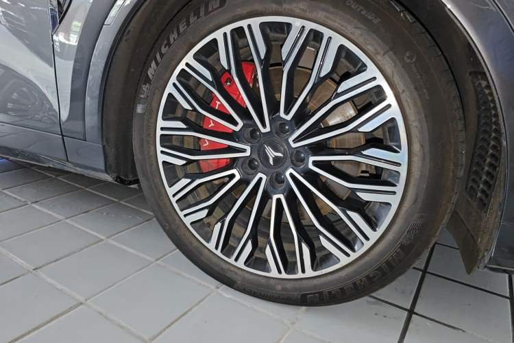 Used VOYAH FREE 2025 Model FREE+ Four-Wheel-Drive Qiankun Edition Right Front Wheel Hub