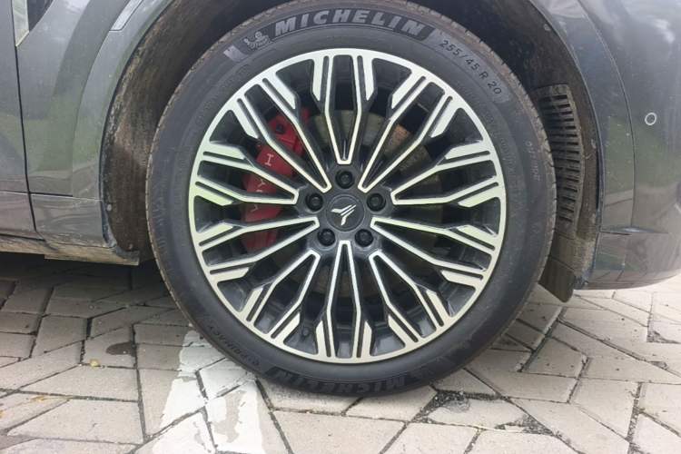 Used VOYAH FREE 2025 Model FREE+ Rear-Drive Qiankun Edition Right Front Wheel Hub