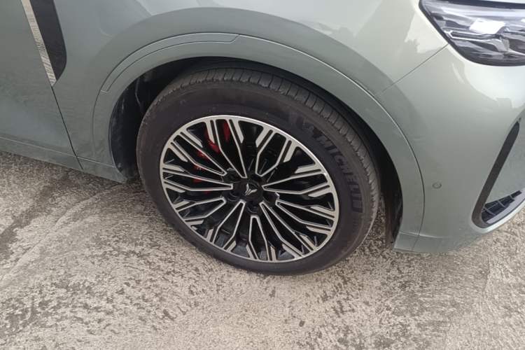 Used VOYAH FREE 2025 Model FREE+ Rear-Drive Qiankun Edition Right Front Wheel Hub