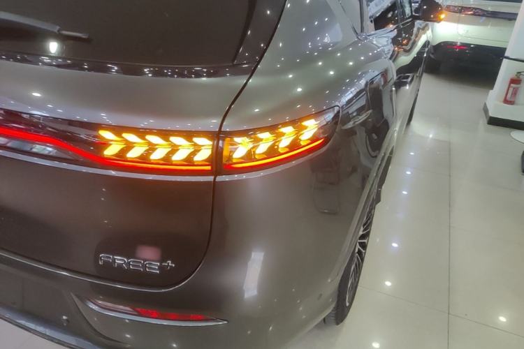Used VOYAH FREE 2025 Model FREE+ Rear-Drive Qiankun Edition Right Rear Taillight