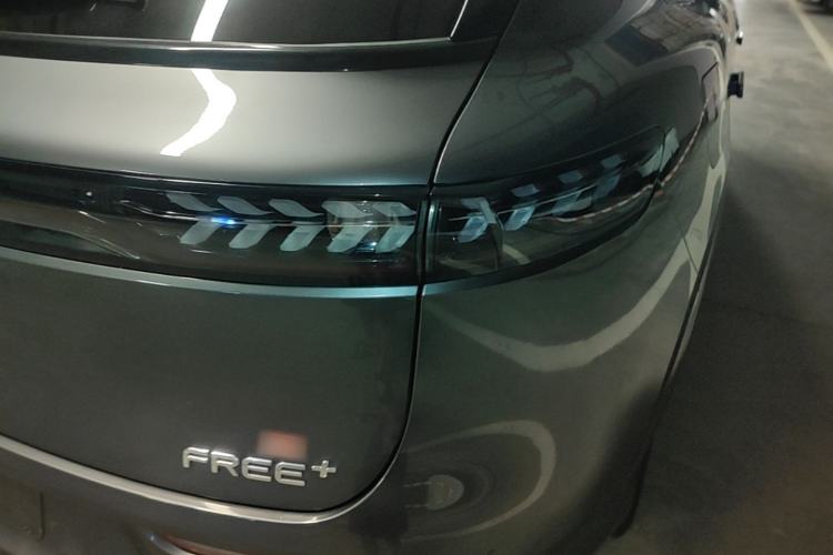 Used VOYAH FREE 2025 Model FREE+ Four-Wheel-Drive Qiankun Edition Right Rear Taillight