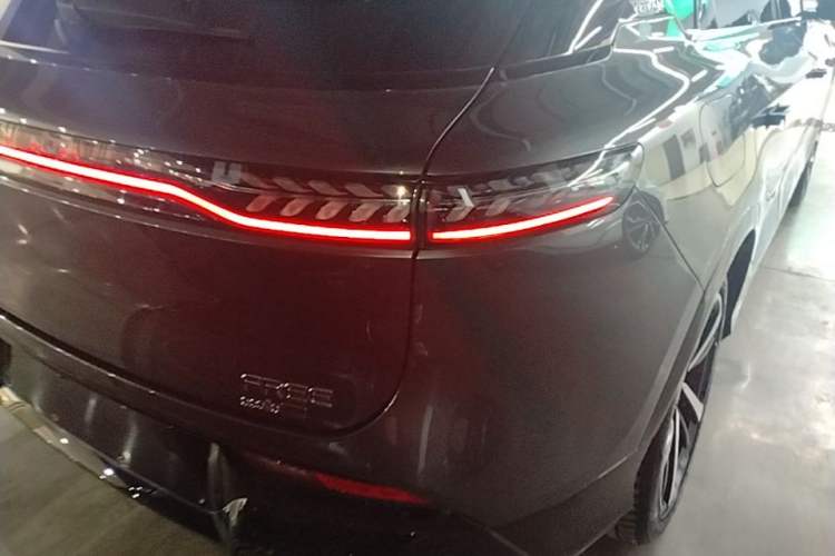 Used VOYAH FREE 2025 318 259 km All-Wheel-Drive Exploration Edition Right Rear Taillight
