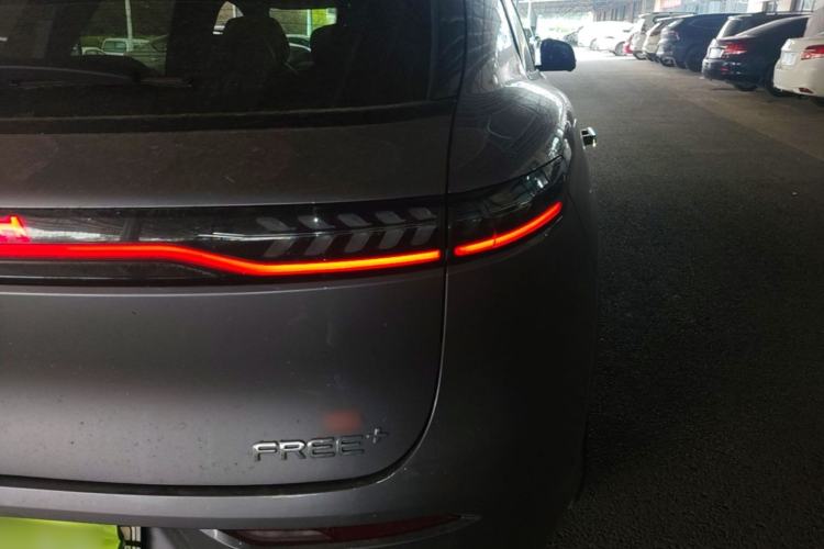Used VOYAH FREE 2025 Model FREE+ Four-Wheel-Drive Qiankun Edition Right Rear Taillight