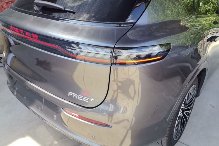 Used VOYAH FREE 2025 Model FREE+ Four-Wheel-Drive Qiankun Edition Right Rear Taillight