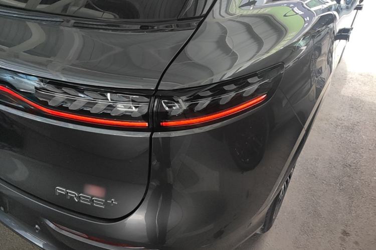 Used VOYAH FREE 2025 Model FREE+ Four-Wheel-Drive Qiankun Edition Right Rear Taillight