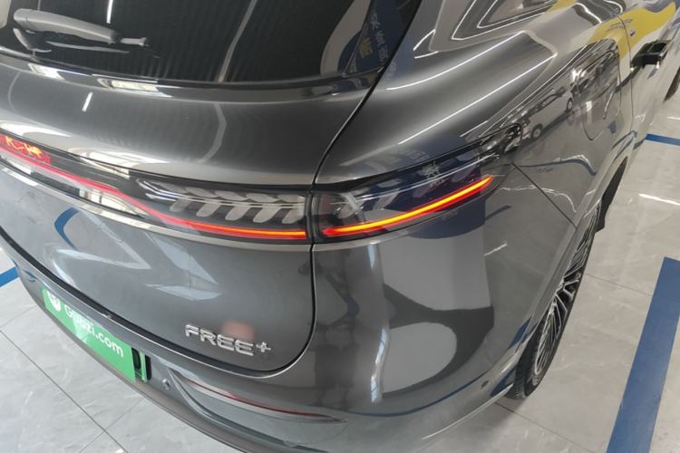 Used VOYAH FREE 2025 Model FREE+ Four-Wheel-Drive Qiankun Edition Right Rear Taillight