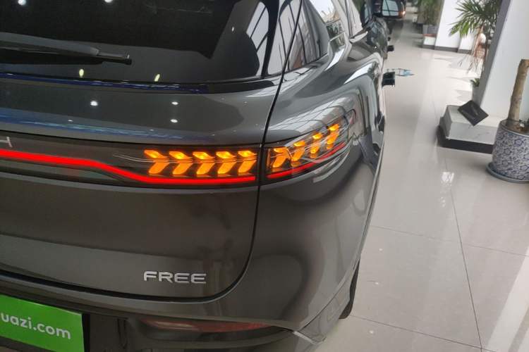 Used VOYAH FREE 2025 318 318 km Rear-Drive Touring Edition Right Rear Taillight
