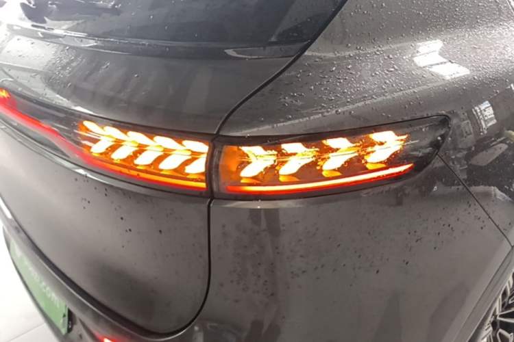Used VOYAH FREE 2025 Model FREE+ Rear-Drive Qiankun Edition Right Rear Taillight