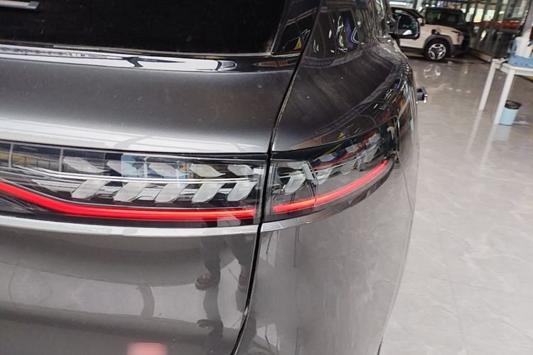 Used VOYAH FREE 2025 Model FREE+ Four-Wheel-Drive Qiankun Edition Right Rear Taillight