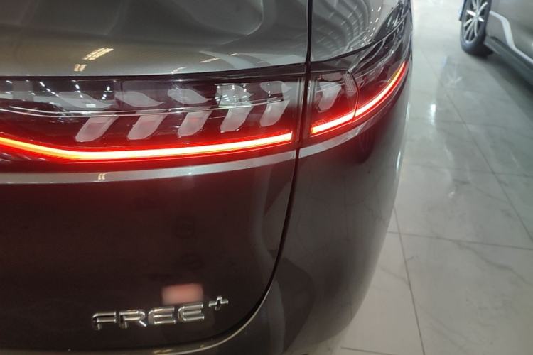 Used VOYAH FREE 2025 Model FREE+ Four-Wheel-Drive Qiankun Edition Right Rear Taillight