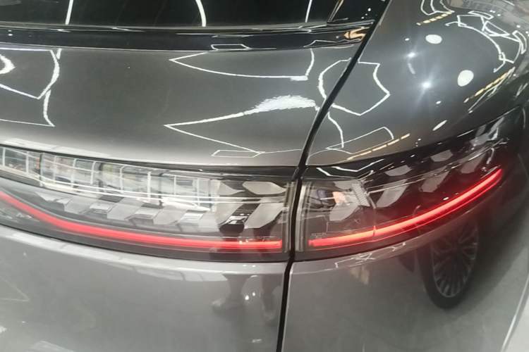 Used VOYAH FREE 2025 Model FREE+ Rear-Drive Qiankun Edition Right Rear Taillight