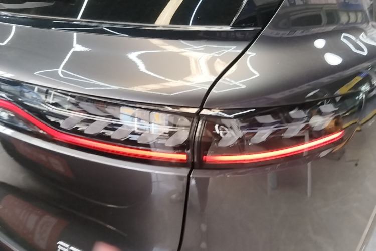 Used VOYAH FREE 2025 Model FREE+ Four-Wheel-Drive Qiankun Edition Right Rear Taillight