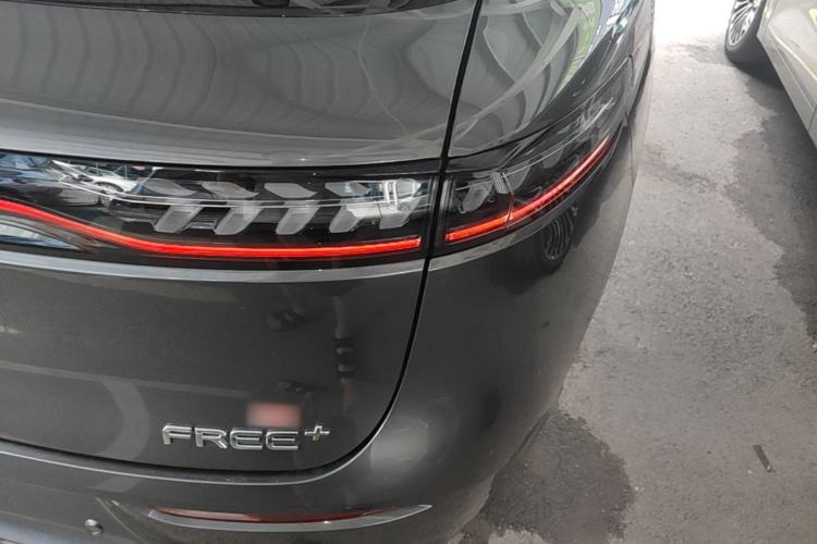 Used VOYAH FREE 2025 Model FREE+ Rear-Drive Qiankun Edition Right Rear Taillight