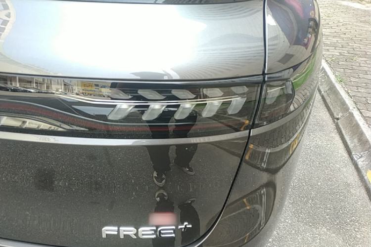Used VOYAH FREE 2025 Model FREE+ Rear-Drive Qiankun Edition Right Rear Taillight