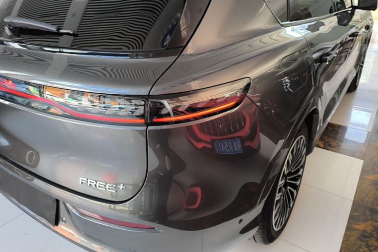 Used VOYAH FREE 2025 Model FREE+ Four-Wheel-Drive Qiankun Edition Right Rear Taillight