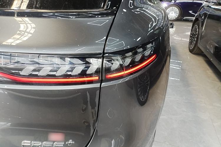 Used VOYAH FREE 2025 Model FREE+ Rear-Drive Qiankun Edition Right Rear Taillight