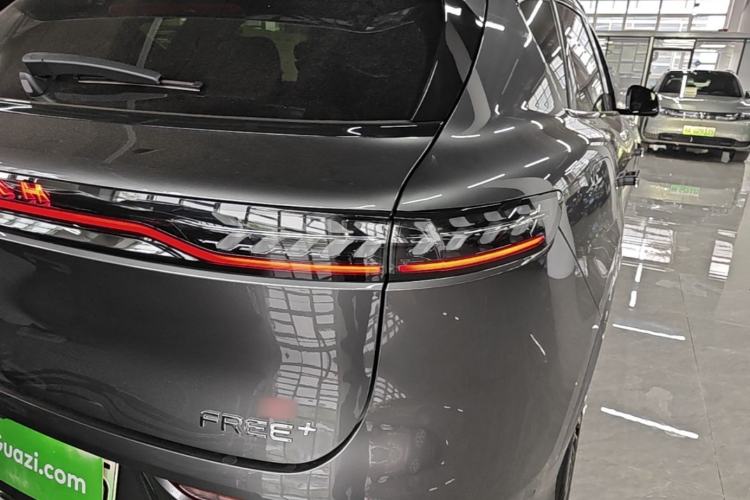 Used VOYAH FREE 2025 Model FREE+ Rear-Drive Qiankun Edition Right Rear Taillight