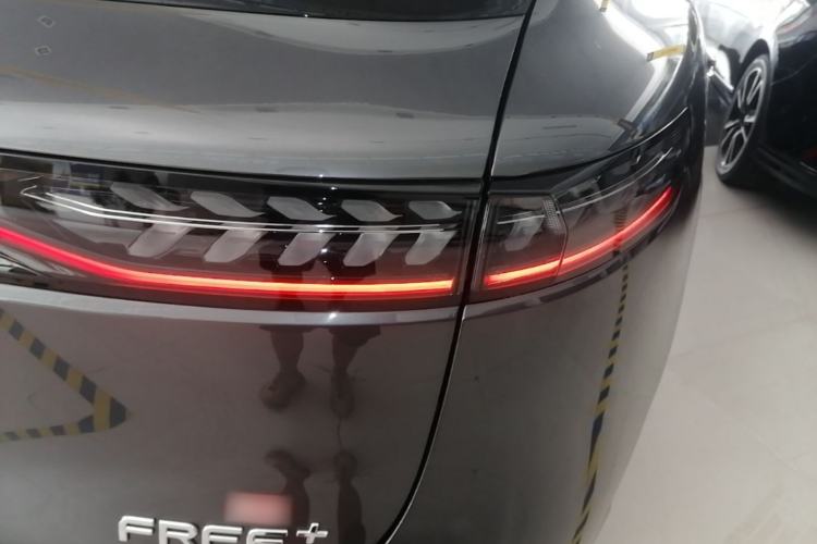 Used VOYAH FREE 2025 Model FREE+ Four-Wheel-Drive Qiankun Edition Right Rear Taillight