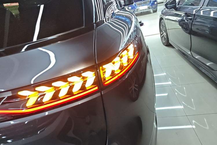 Used VOYAH FREE 2025 318 318 km Rear-Drive Touring Edition Right Rear Taillight