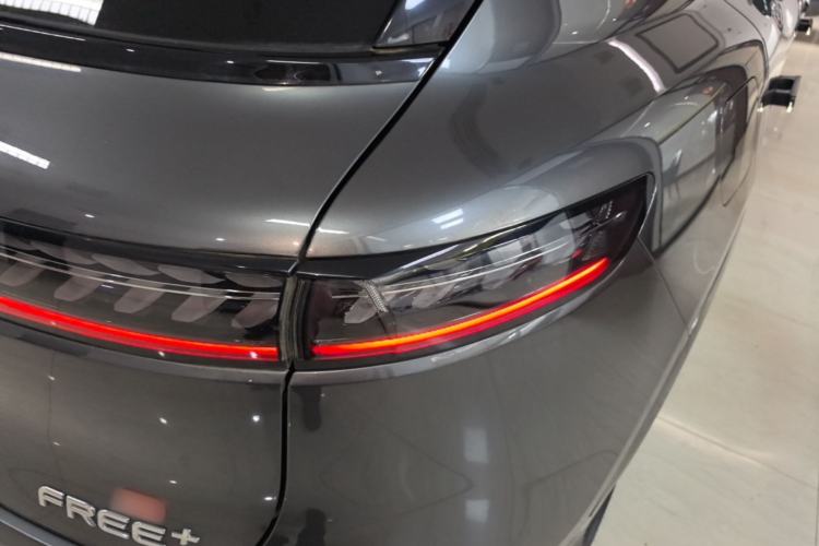 Used VOYAH FREE 2025 Model FREE+ Four-Wheel-Drive Qiankun Edition Right Rear Taillight
