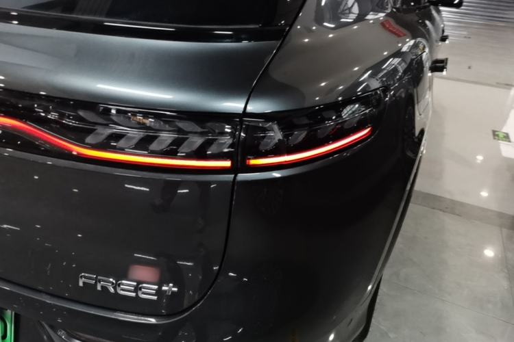 Used VOYAH FREE 2025 Model FREE+ Four-Wheel-Drive Qiankun Edition Right Rear Taillight