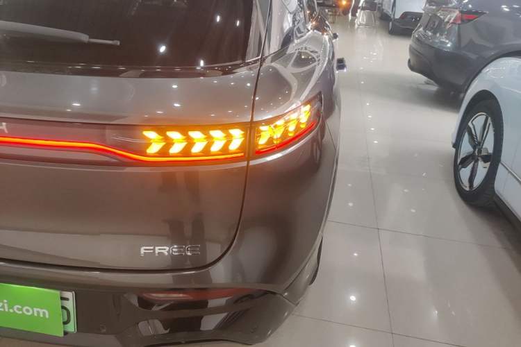 Used VOYAH FREE 2025 318 318 km Rear-Drive Touring Edition Right Rear Taillight
