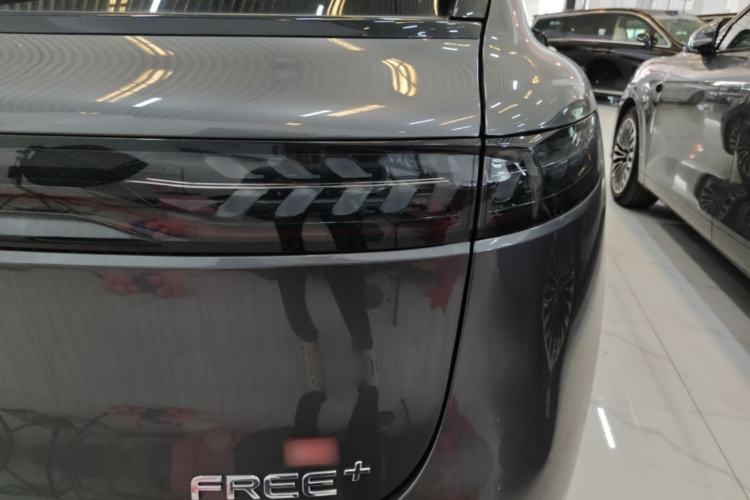 Used VOYAH FREE 2025 Model FREE+ Four-Wheel-Drive Qiankun Edition Right Rear Taillight