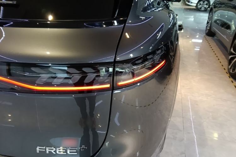 Used VOYAH FREE 2025 Model FREE+ Rear-Drive Qiankun Edition Right Rear Taillight