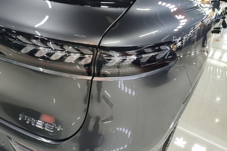 Used VOYAH FREE 2025 Model FREE+ Rear-Drive Qiankun Edition Right Rear Taillight