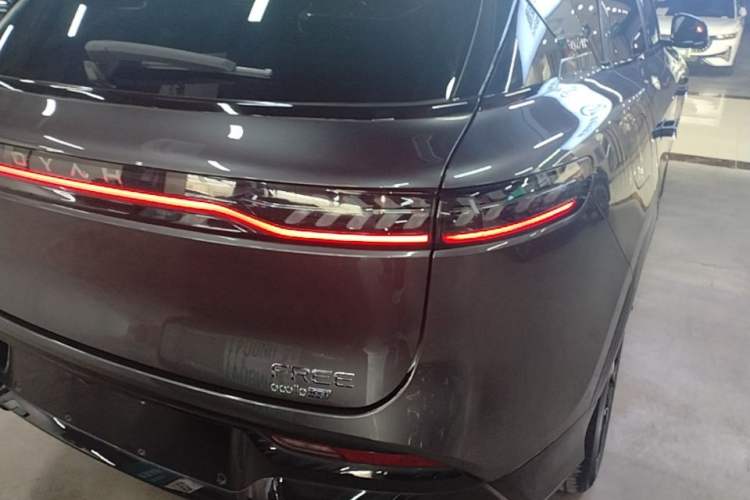 Used VOYAH FREE 2025 318 259 km All-Wheel-Drive Exploration Edition Right Rear Taillight