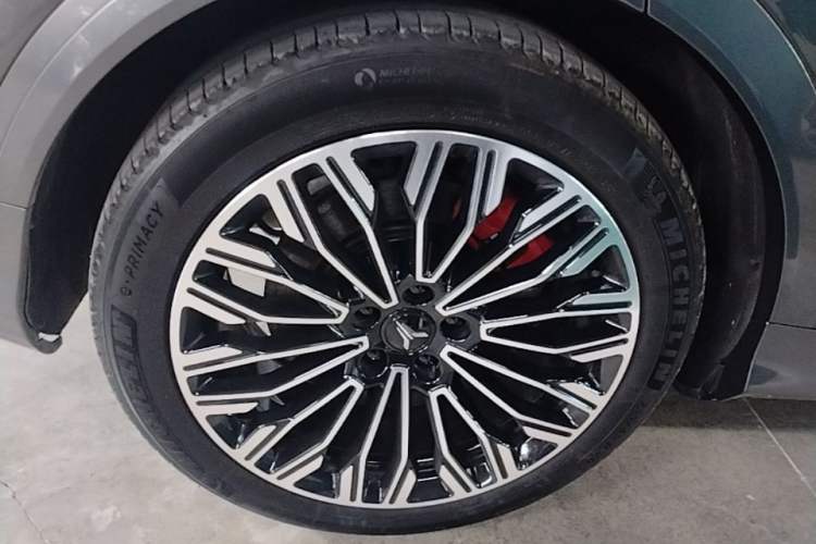 Used VOYAH FREE 2025 Model FREE+ Four-Wheel-Drive Qiankun Edition Right Rear Wheel Hub