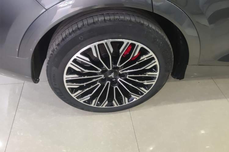 Used VOYAH FREE 2025 Model FREE+ Rear-Drive Qiankun Edition Right Rear Wheel Hub