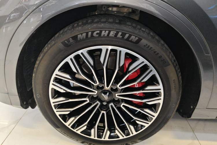 Used VOYAH FREE 2025 Model FREE+ Four-Wheel-Drive Qiankun Edition Right Rear Wheel Hub