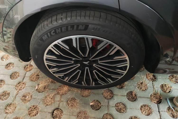 Used VOYAH FREE 2025 Model FREE+ Rear-Drive Qiankun Edition Right Rear Wheel Hub