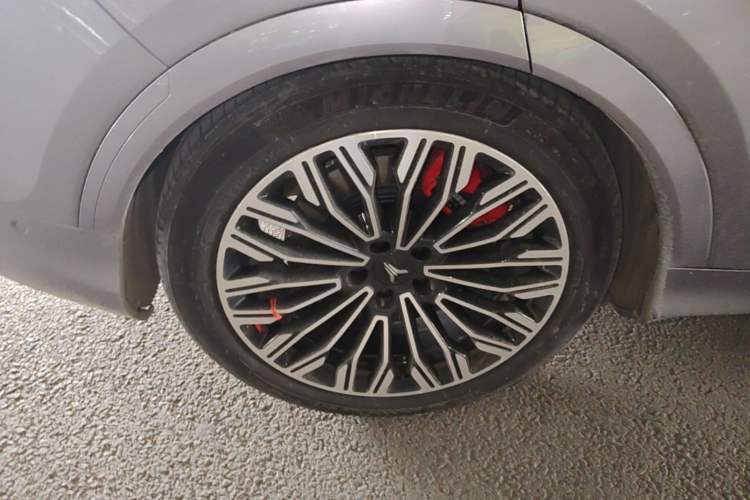 Used VOYAH FREE 2025 Model FREE+ Four-Wheel-Drive Qiankun Edition Right Rear Wheel Hub