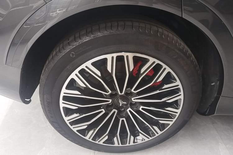 Used VOYAH FREE 2025 Model FREE+ Rear-Drive Qiankun Edition Right Rear Wheel Hub