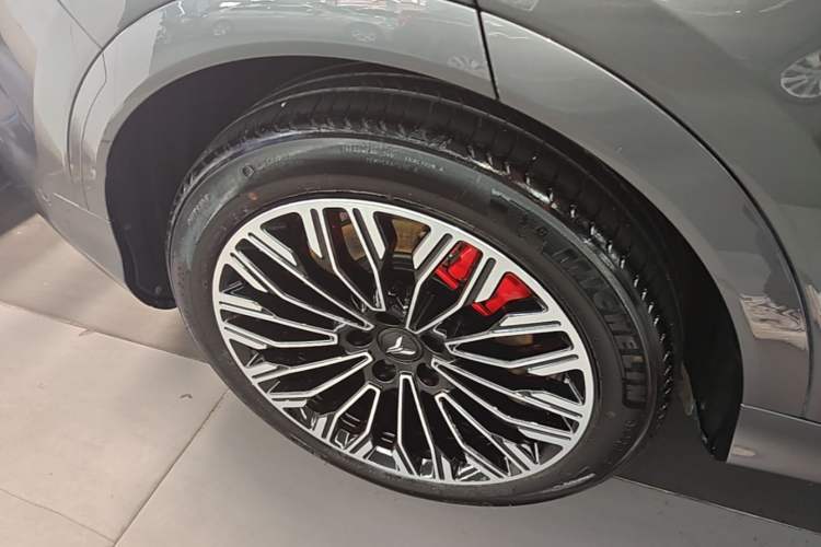 Used VOYAH FREE 2025 Model FREE+ Rear-Drive Qiankun Edition Right Rear Wheel Hub