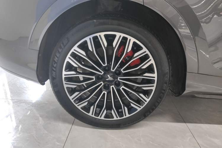 Used VOYAH FREE 2025 Model FREE+ Four-Wheel-Drive Qiankun Edition Right Rear Wheel Hub