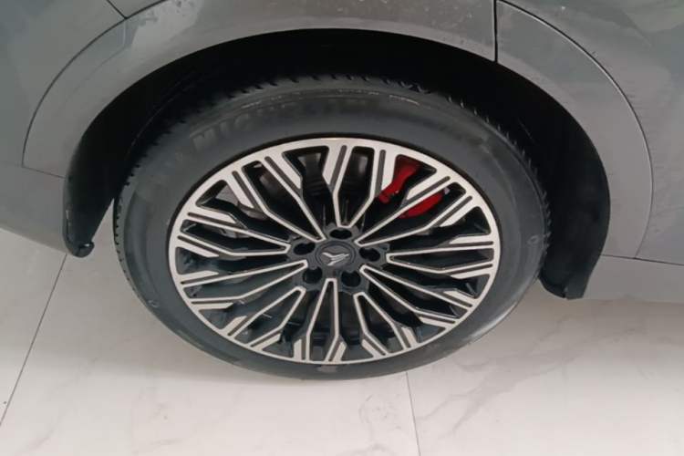 Used VOYAH FREE 2025 Model FREE+ Rear-Drive Qiankun Edition Right Rear Wheel Hub