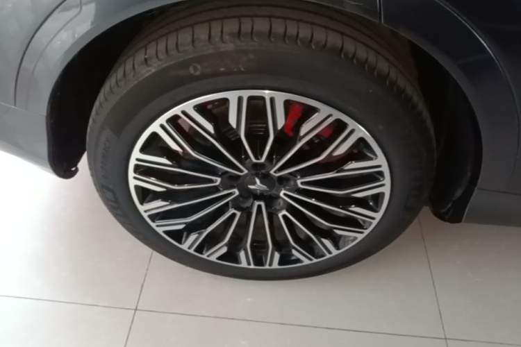Used VOYAH FREE 2025 Model FREE+ Rear-Drive Qiankun Edition Right Rear Wheel Hub