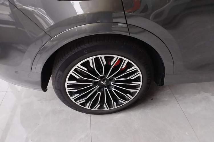 Used VOYAH FREE 2025 Model FREE+ Four-Wheel-Drive Qiankun Edition Right Rear Wheel Hub